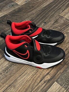 Nike Youth size Black and Red Hook-and-Loop Athletic Sneakers HUSTLE11